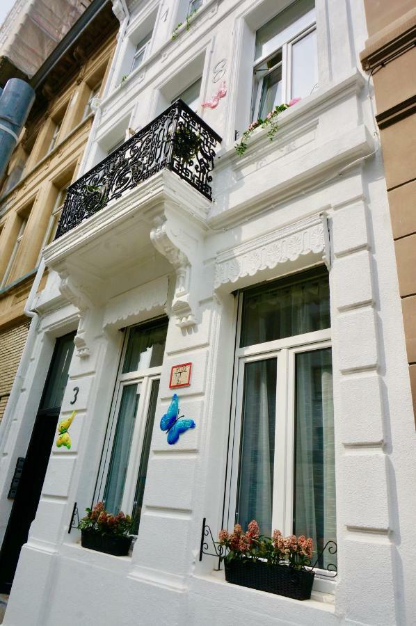 Dubois Apartments.